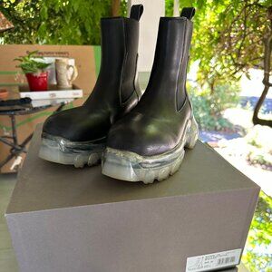 Like NEW Rick Owens Beatle Bozo Leather Ankle Boots In Black, Size 38 Women